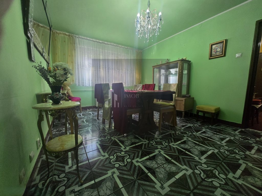 Apartament 3 camere -etaj 2 -Piata Rahova- bloc 4 etaje -...