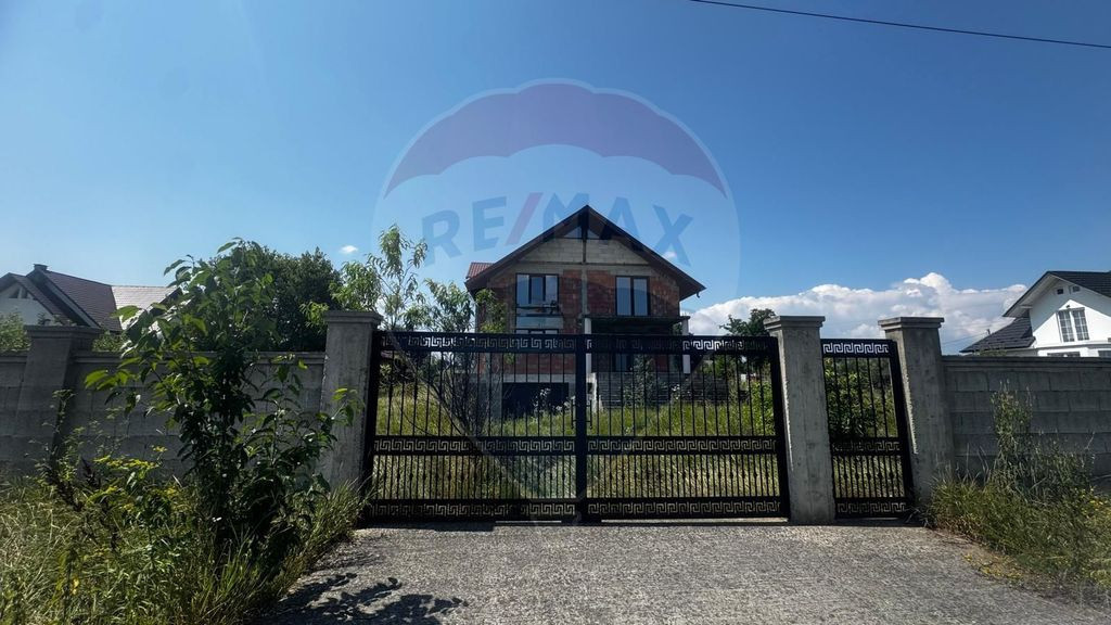 Casă / Vilă cu 6 camere de vânzare