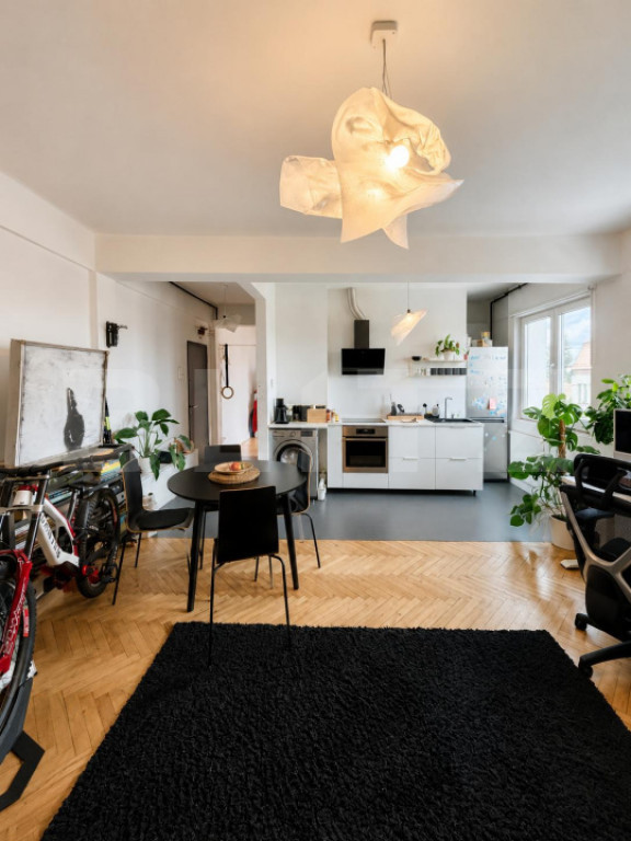 Apartament cu parcare, zona Horea