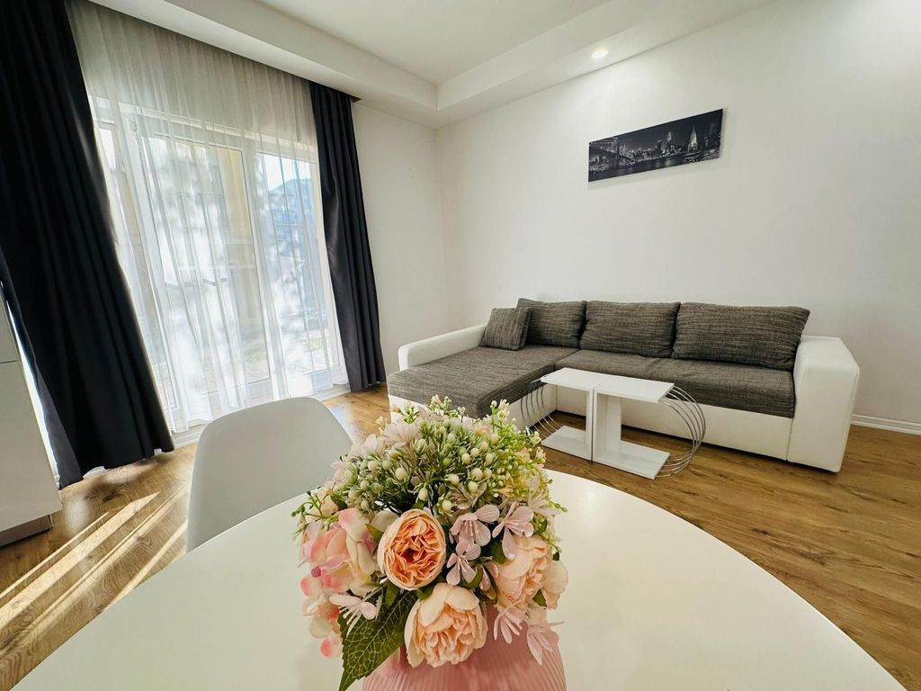 COSMOPOLIS - Apartament cu 2 camere si gradina, mobilat s...