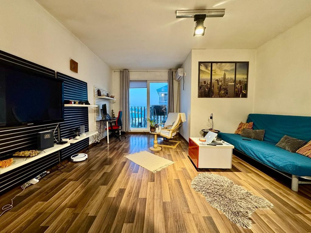 COSMOPOLIS - Apartament cu 2 camere, mobilat si utilat.