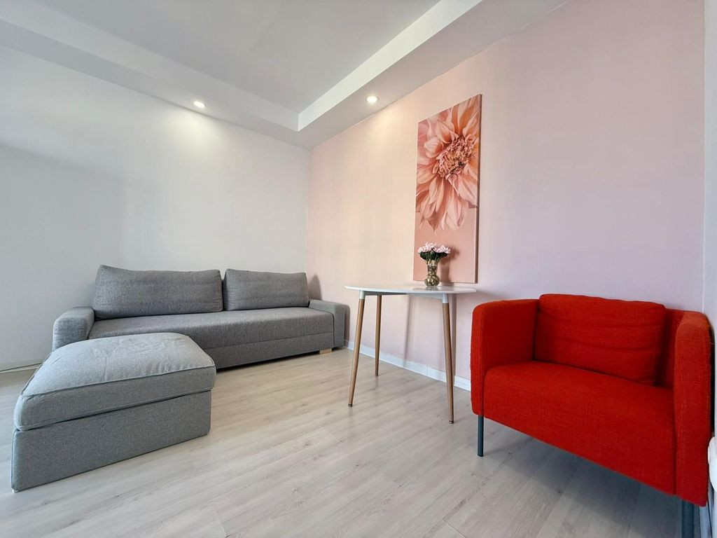 COSMOPOLIS - Apartament cu 2 camere, mobilat si utilat.