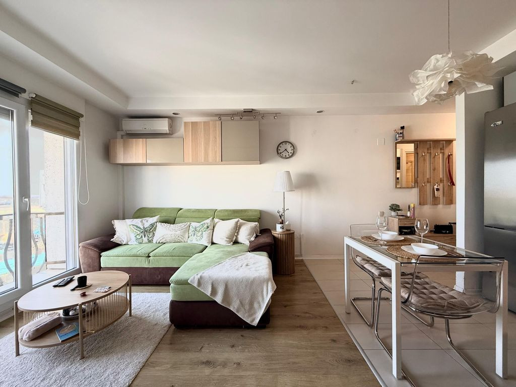 COSMOPOLIS - Apartament cu 2 camere, mobilat si utilat.
