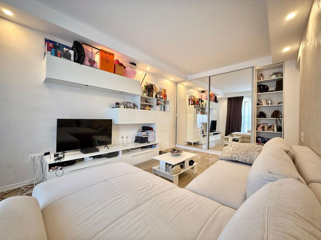 COSMOPOLIS - Apartament cu 2 camere, mobilat si utilat.