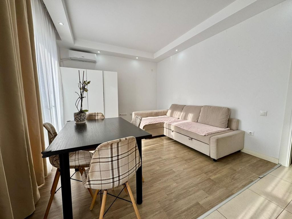 COSMOPOLIS - Apartament cu 3 camere, mobilat si utilat.