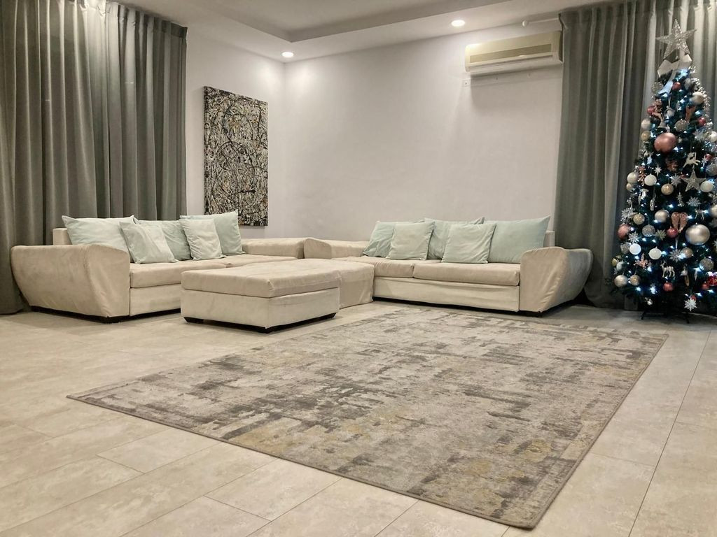 COSMOPOLIS - Apartament cu 3 camere, mobilat si utilat.