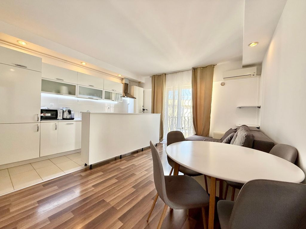 COSMOPOLIS - Apartament cu 3 camere, mobilat si utilat.