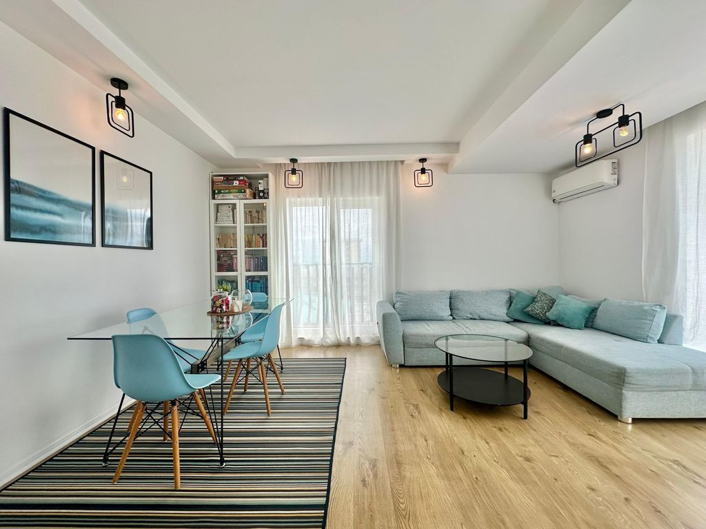 COSMOPOLIS - Apartament cu 2 camere, mobilat si utilat.