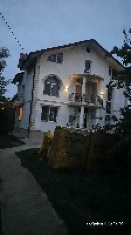 Apartament 3 camere în vilă 90mp Bucium
