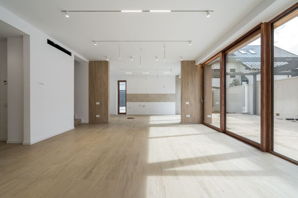 Vila ind. stil mediteranean/str. Matei Basarab - Voluntar...