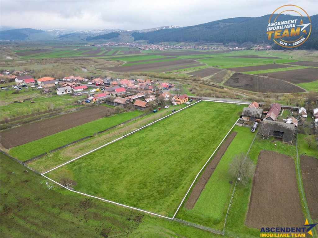 FILM!Potential rezidential investitional: 8.000 mp intravil