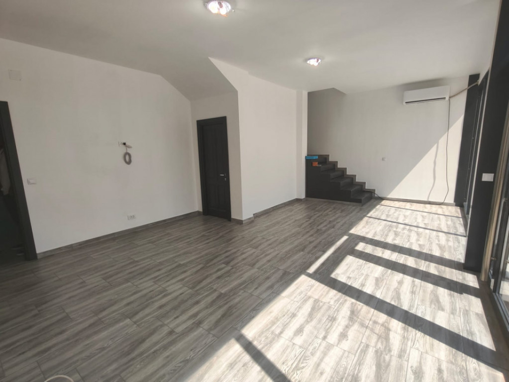 Spațiu industrial/comercial de închiriat, 1.590 m2, hală