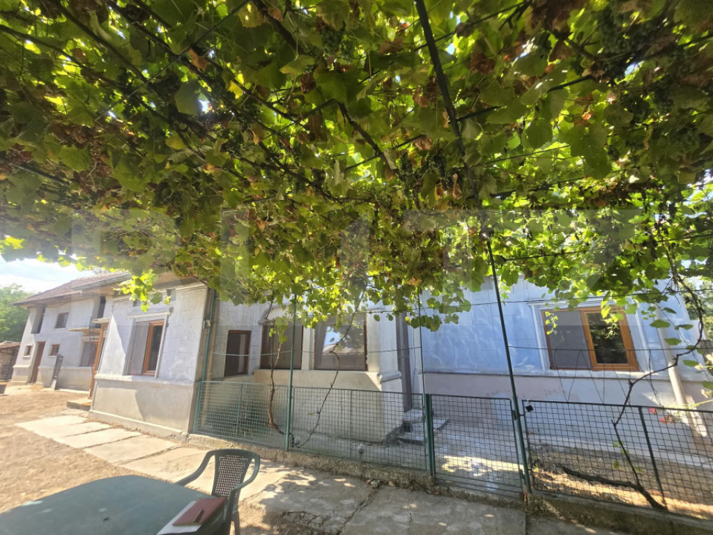 Casa gata de mutat 100mp utili, teren 1000mp in Obobesti, Dambovita
