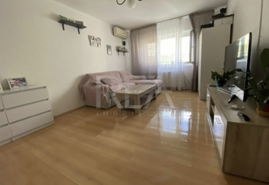 3 camere, et 4/4, bloc 1981, 68mp-Gorjului