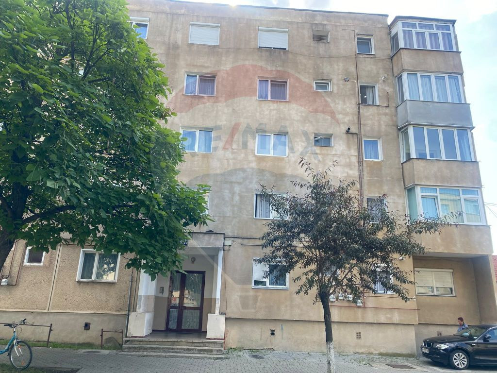 Apartament cu 3 camere de vânzare în zona Centrala, Fag...