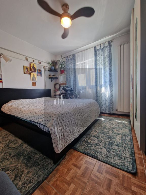 Apartament 4 camere Huedin/Piata Resita/2 locuri parcare/...