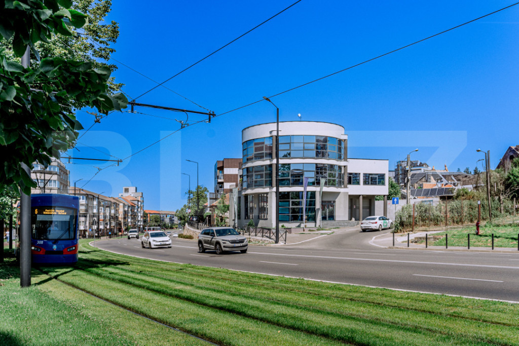 Spatiu comercial premium, de inchiriat, Birou, 182 mp, 4 pa