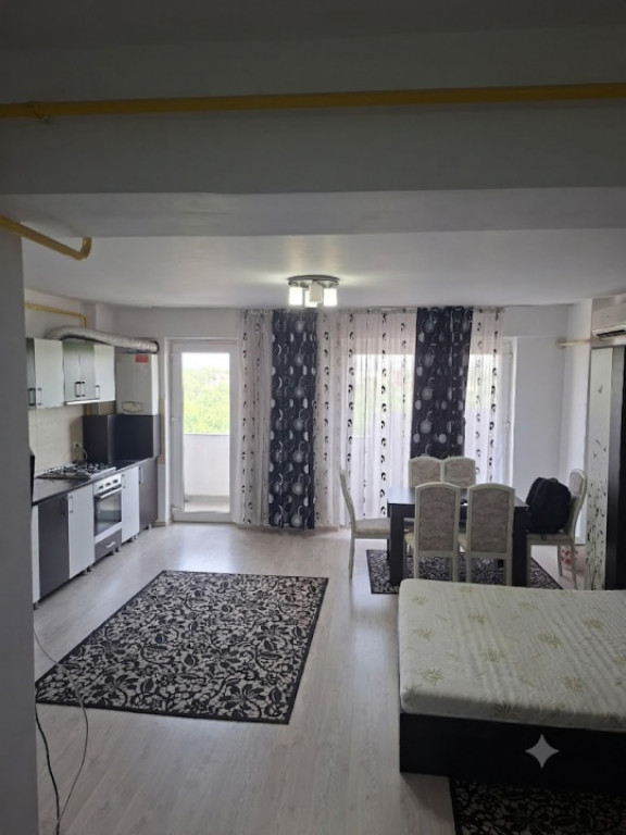 Garsonieră decomandată 41 mp, balcon spatios 7 mp, Brazdă
