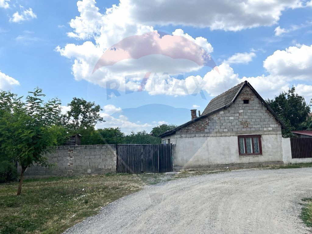 Casă cu 3 camere de vânzare în zona Intim- Str. Andrei...