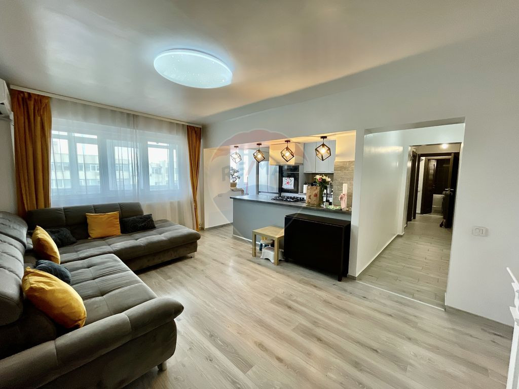 Apartament 3 camere, 80,6 mp, etaj 10 - complet renovat 2023