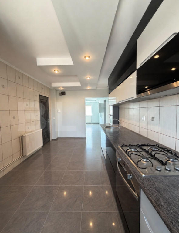 Apartament de vanzare, cu 3 camere, 56,30 mp, balcon, Turda