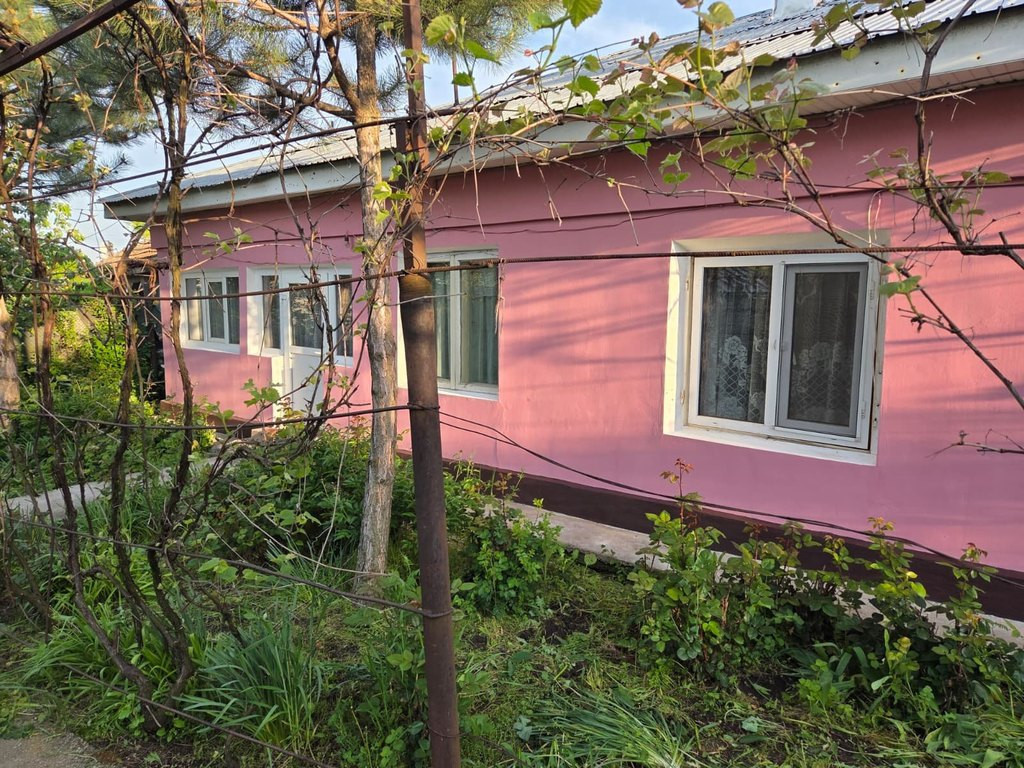 Casă cu 4 camere, mobilată, Mosteni, 35000 EUR