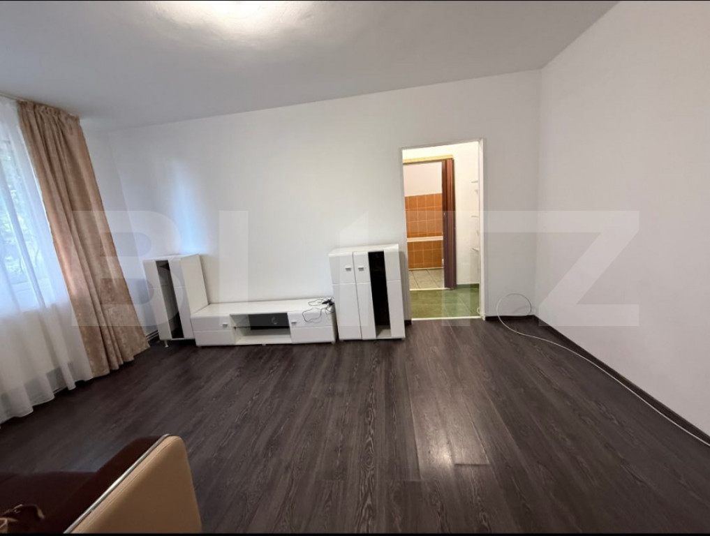 Apartament cu 2 camere, 56 mp, semidecomandat, zona Bd. Cosb