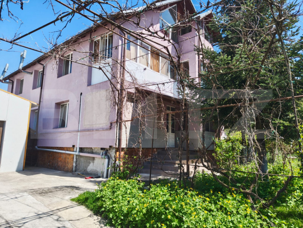 Casă P+1+M, 490 mp, teren 2.714 mp, zona Pucioasa