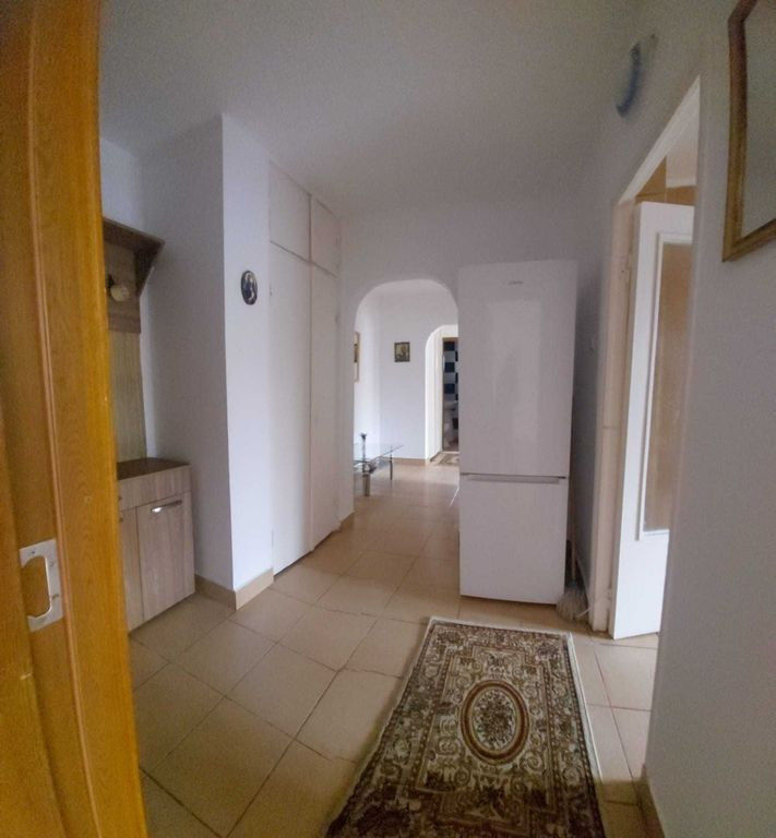 Apartament 3 camere de vânzare – Micro 21 | Etaj 2/4 |...