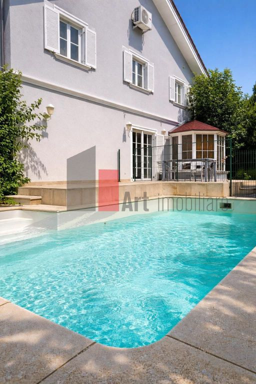 VILĂ PREMIUM (Premium Villa) DE ÎNCHIRIAT CU PISCINĂ Z...