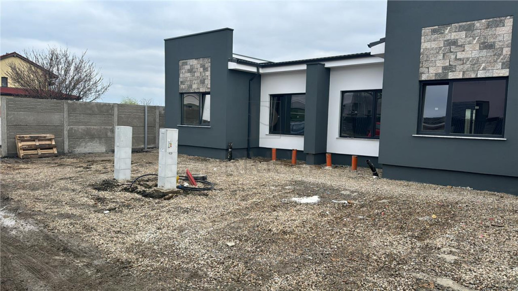 Duplex modern pe parter - 4 camere - zona buna - suprafete g