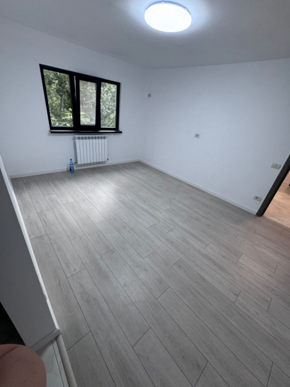 Proprietar apartament 2 camere Poarta 6