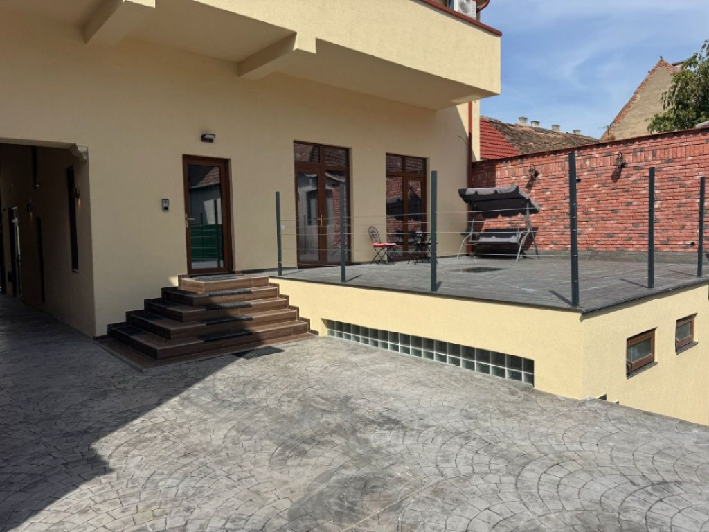 Spatiu comercial, Ultracentral
