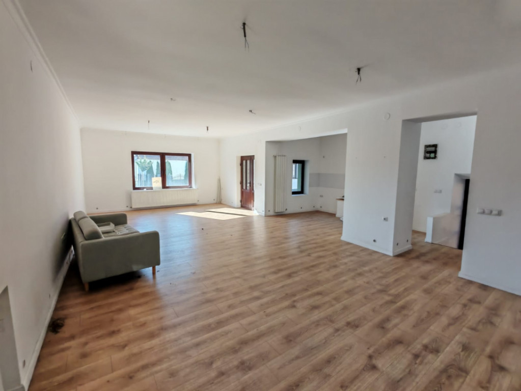Apartament la casă, curte proprie, zona Gusterita