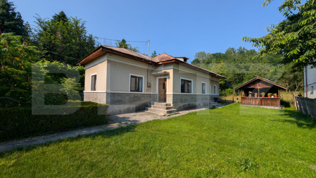 Casă individuala, 75 mp, teren 2180 mp, 2 fronturi stradale