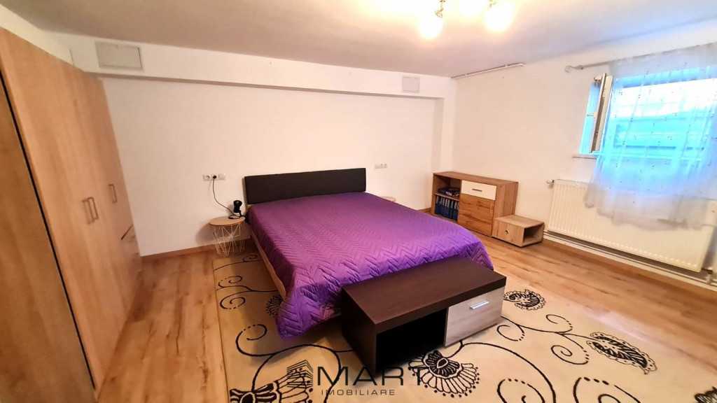 Apartament 2 camere la demisolul unei case, zona Sub Arini