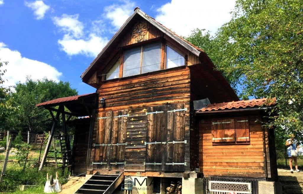 Casa de vacanta cu teren 640mp Tropinii Noi