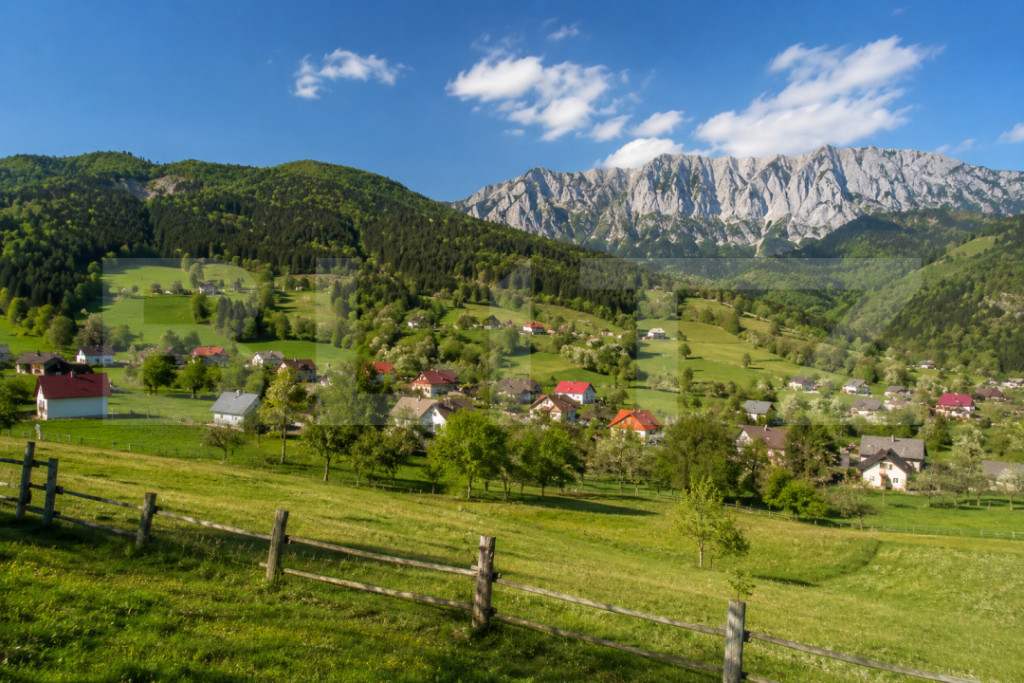 Teren cu fundație de cabană, intabulat, 1.093 mp – Satul
