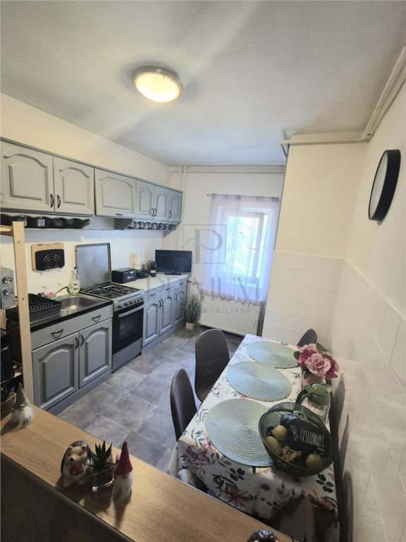 Dambovita - 2 Camere - Etaj 2 - Bloc izolat