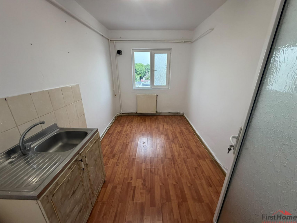 Apartament 2 camere, 58 mp, etaj 3 cu acoperis, zona Scoala