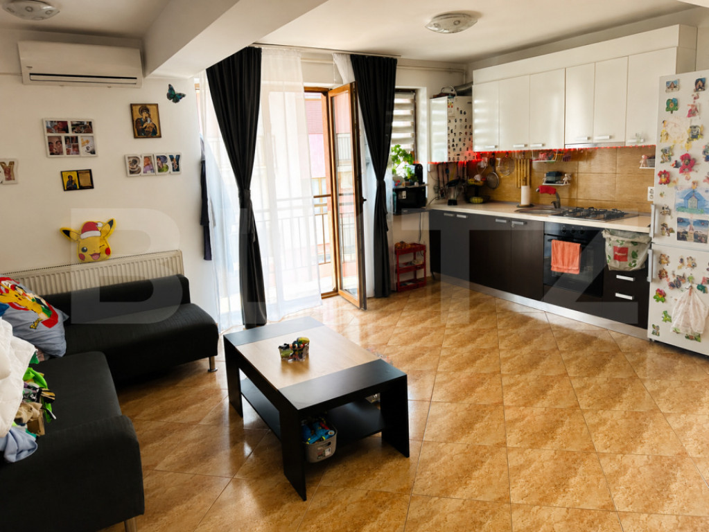 Apartament 3 camere, 68 mp, parcare, zona Sub Cetate