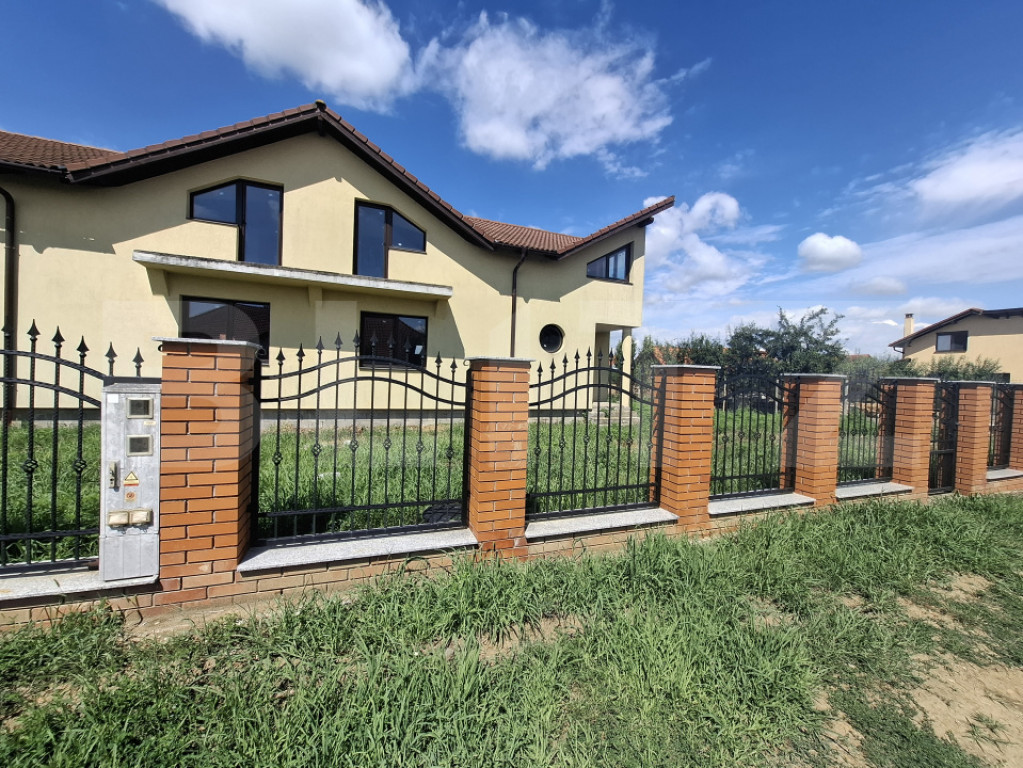 Casa tip duplex, 96 mp, zona Dorolt