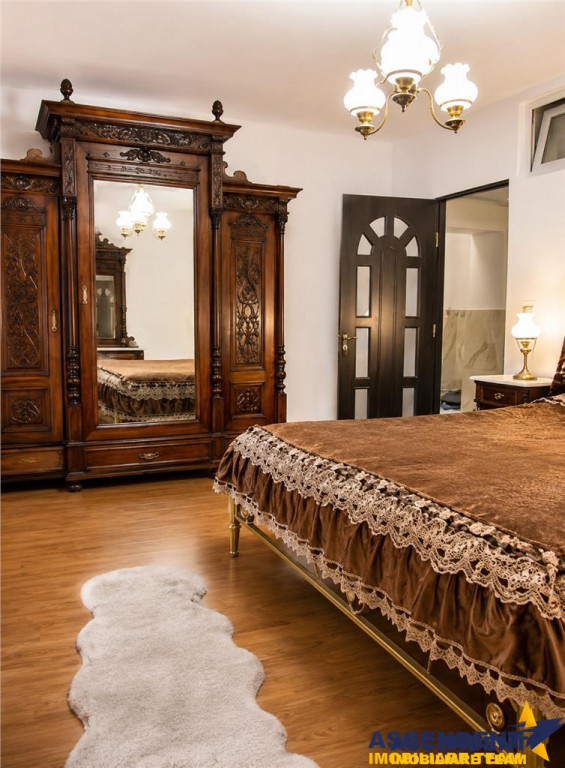 Ultracentral: Elegant nivel in vila, cu terasa, Centrul isto