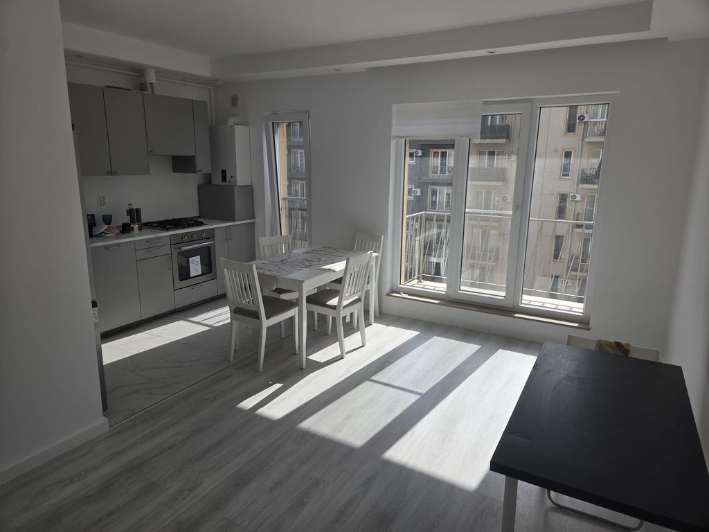 COSMOPOLIS - Apartament cu 3 camere, mobilat si utilat.
