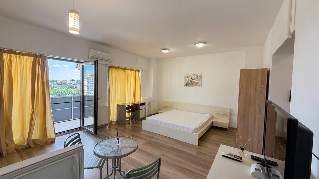 Studio luminos cu centrala proprie si aer conditionat, zona