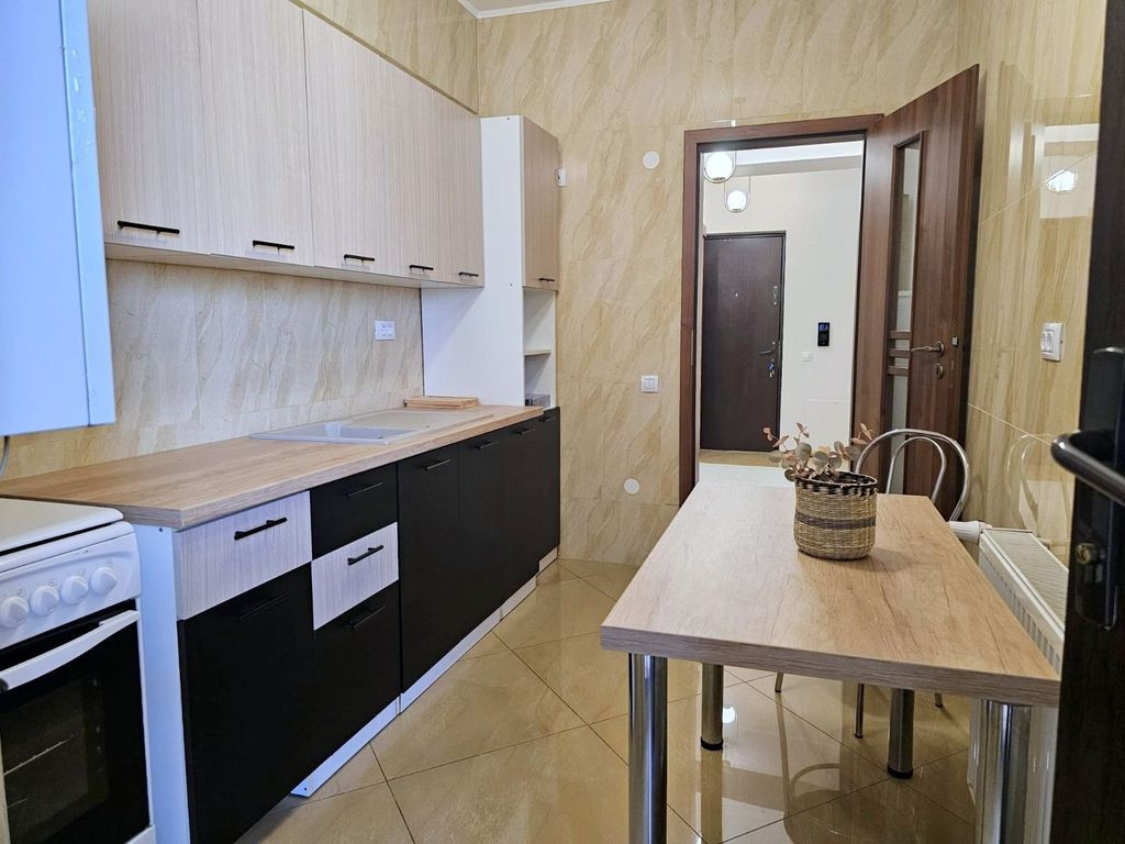 De inchiriat o camera Italian Residence, etaj 9/12, 420 euro