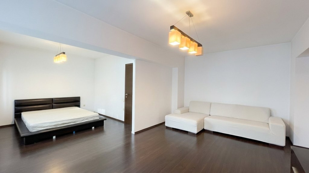 Renovat complet 3 minute Metrou Dristor | Bloc reabilitat |