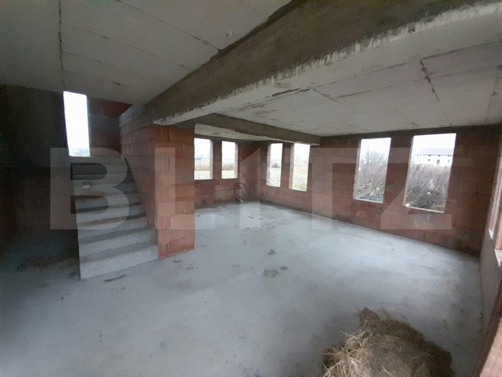 Casă individuală , 180 mp utili, teren de 1.500 mp, la 16