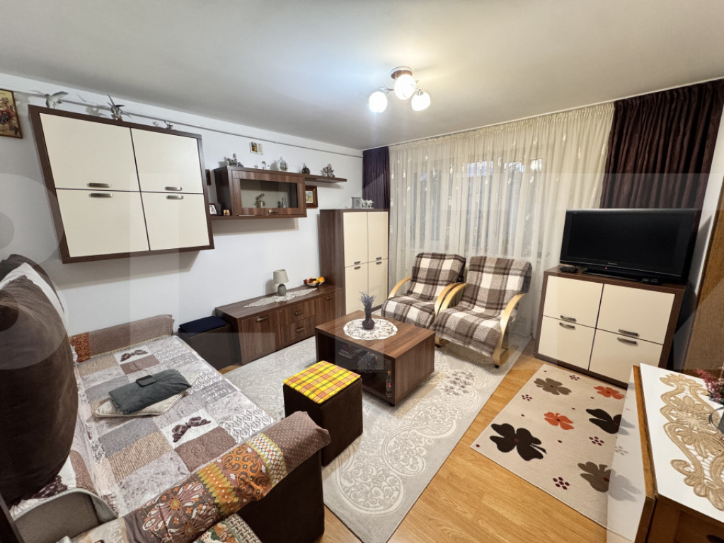 Apartament cu 3 camere semidecomandat – B-dul Mihai Emines