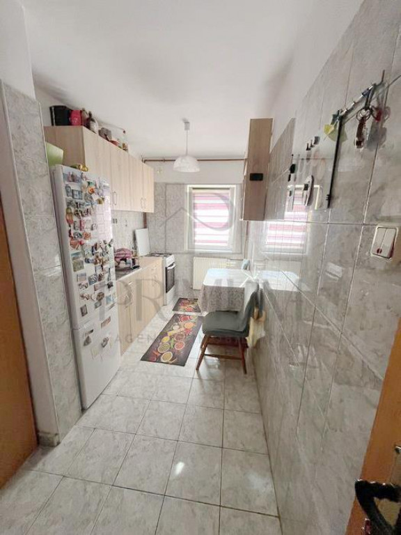 DAMBOVITA - 1CAMERA - DECOMANDAT - BLOC ANVELOPAT - BALCON -
